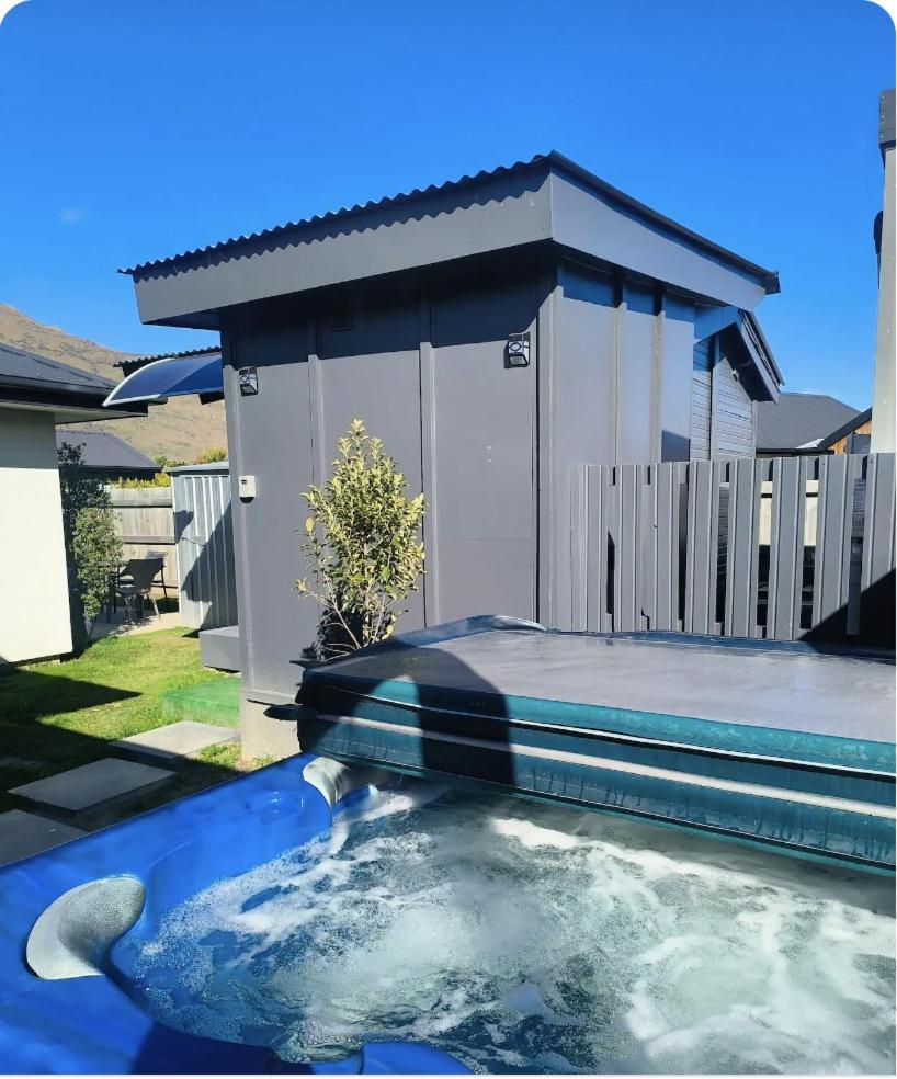 Gorgeous Cabin - Spa Pool! ควีนส์ทาวน์ ภายนอก รูปภาพ