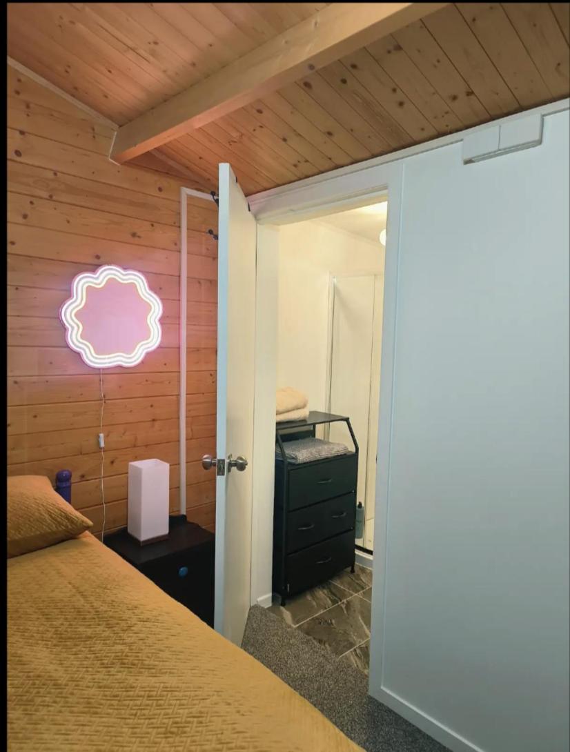 Gorgeous Cabin - Spa Pool! ควีนส์ทาวน์ ภายนอก รูปภาพ